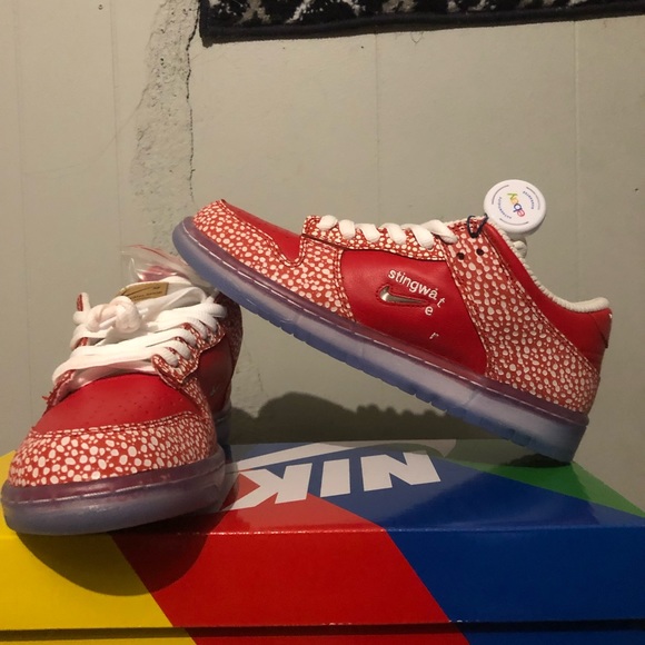 Nike SB Dunk Low x Stingwater Magic Mushroom - Picture 5 of 12